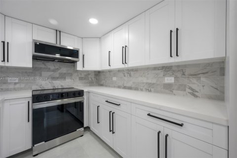 Condo in Aventura, Florida, 2 bedrooms  № 1355504 - photo 6