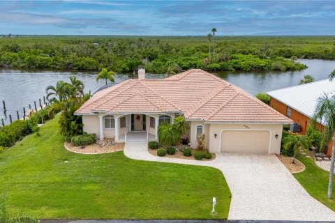 Villa ou maison à vendre à Punta Gorda, Floride: 3 chambres, 212.19 m2 № 1308575 - photo 2