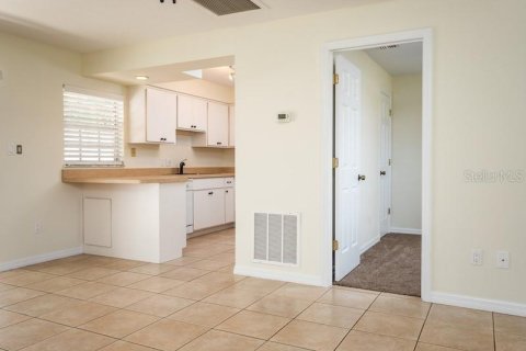 Townhouse in Crystal River, Florida 2 bedrooms, 65.59 sq.m. № 1157036 - photo 11
