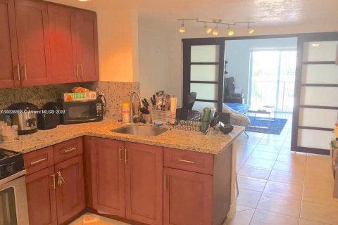 Condo in Pinecrest, Florida, 3 bedrooms  № 1268714 - photo 2