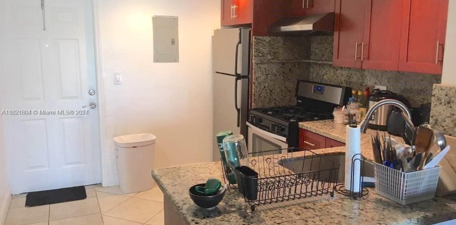 Condo in Pinecrest, Florida, 3 bedrooms  № 1268714