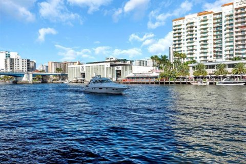 Condo in Fort Lauderdale, Florida  № 1171041 - photo 9