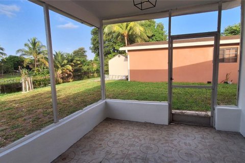 Casa en venta en Miramar, Florida, 3 dormitorios, 154.5 m2 № 1281782 - foto 24