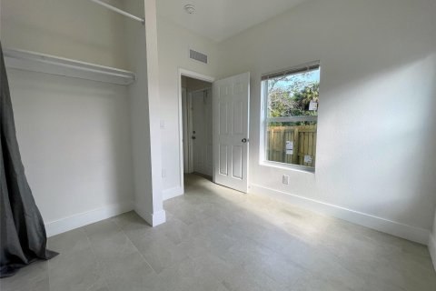 Casa en venta en Fort Lauderdale, Florida, 6 dormitorios, 136.75 m2 № 1099045 - foto 8