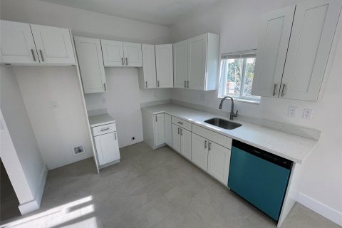 Casa en venta en Fort Lauderdale, Florida, 6 dormitorios, 136.75 m2 № 1099045 - foto 24