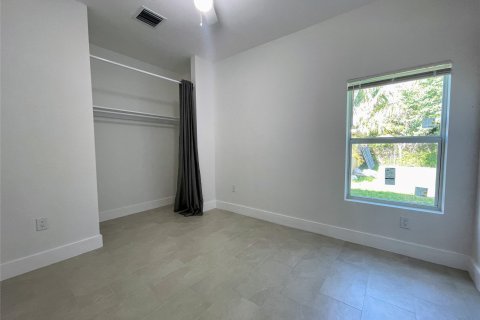 House in Fort Lauderdale, Florida 6 bedrooms, 136.75 sq.m. № 1099045 - photo 16