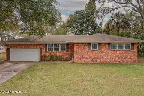 Villa ou maison à louer à Jacksonville, Floride: 3 chambres, 161.37 m2 № 801520 - photo 1