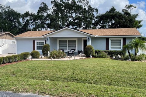 House in Tampa, Florida 3 bedrooms, 137.12 sq.m. № 1343800 - photo 1