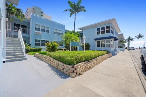 Condominio en venta en Hollywood, Florida, 1 dormitorio, 63.55 m2 № 1378870 - foto 3