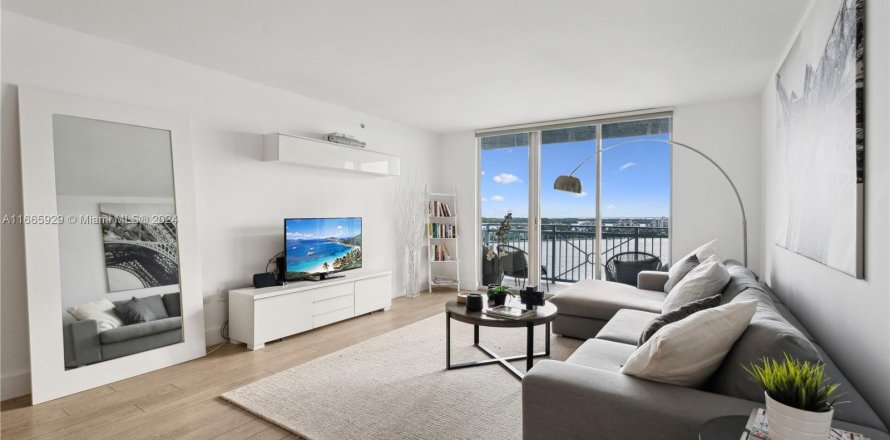 Condo in Miami Beach, Florida, 2 bedrooms  № 1378917