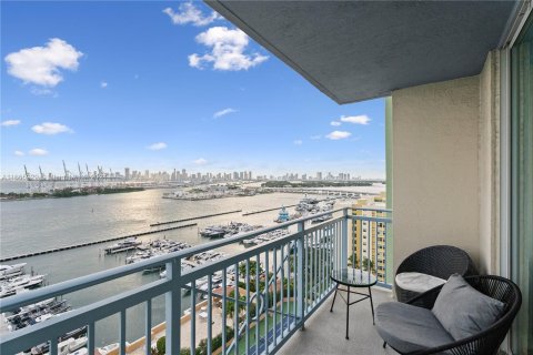 Condo in Miami Beach, Florida, 2 bedrooms  № 1378917 - photo 6