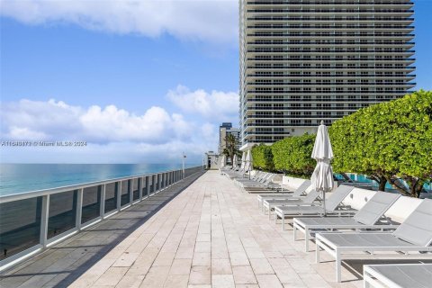 Condo in Hallandale Beach, Florida, 2 bedrooms  № 1378828 - photo 6