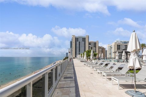 Condo in Hallandale Beach, Florida, 2 bedrooms  № 1378828 - photo 8