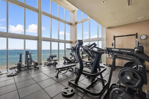 Condo in Hallandale Beach, Florida, 2 bedrooms  № 1378828 - photo 14