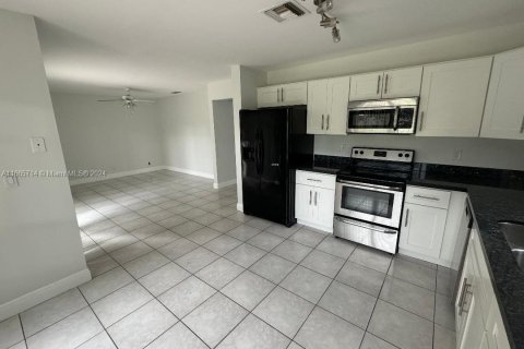 House in Plantation, Florida 4 bedrooms, 184.6 sq.m. № 1378871 - photo 5