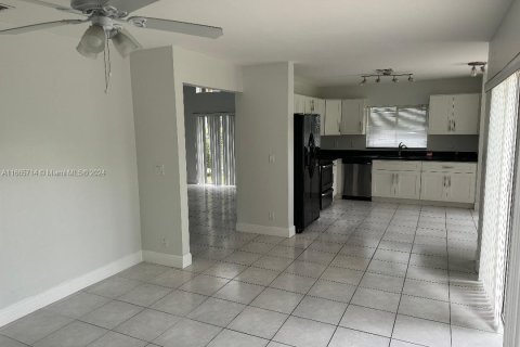 House in Plantation, Florida 4 bedrooms, 184.6 sq.m. № 1378871 - photo 7