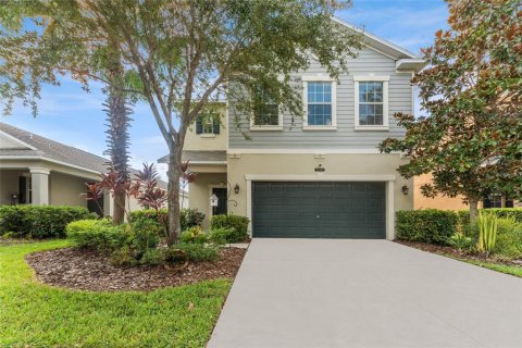 House in CONNERTON

 in Land O' Lakes, Florida 3 bedrooms, 192.68 sq.m. № 1361655 - photo 1