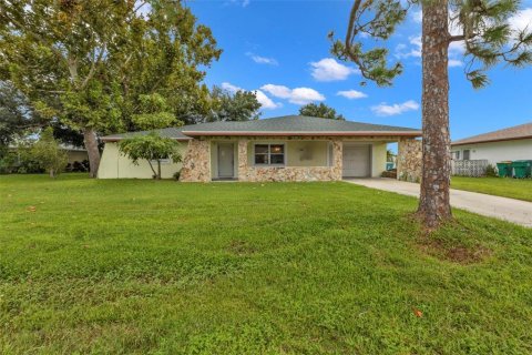 Villa ou maison à vendre à Punta Gorda, Floride: 4 chambres, 177.35 m2 № 1361578 - photo 1