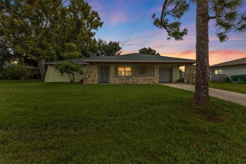 Villa ou maison à vendre à Punta Gorda, Floride: 4 chambres, 177.35 m2 № 1361578 - photo 2