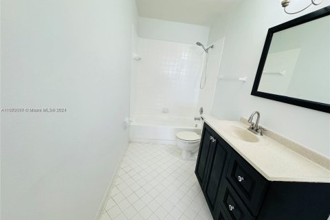 Condo in Oakland Park, Florida, 1 bedroom  № 1396205 - photo 6