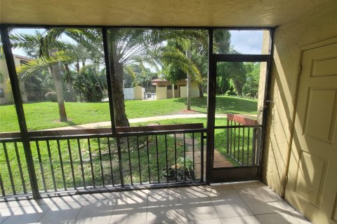 Condo in Deerfield Beach, Florida, 2 bedrooms  № 959228 - photo 17