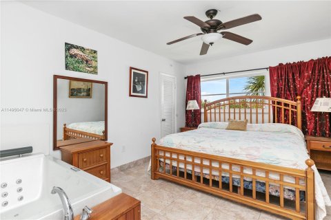 Condominio en venta en Hallandale Beach, Florida, 1 dormitorio, 83.61 m2 № 869739 - foto 17