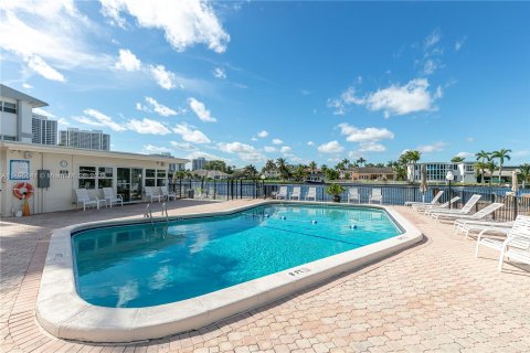 Condominio en venta en Hallandale Beach, Florida, 1 dormitorio, 83.61 m2 № 869739 - foto 21