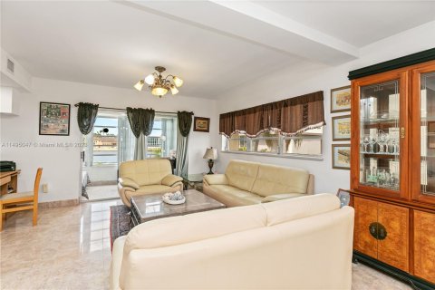Condominio en venta en Hallandale Beach, Florida, 1 dormitorio, 83.61 m2 № 869739 - foto 14