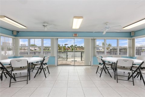 Condominio en venta en Hallandale Beach, Florida, 1 dormitorio, 83.61 m2 № 869739 - foto 23
