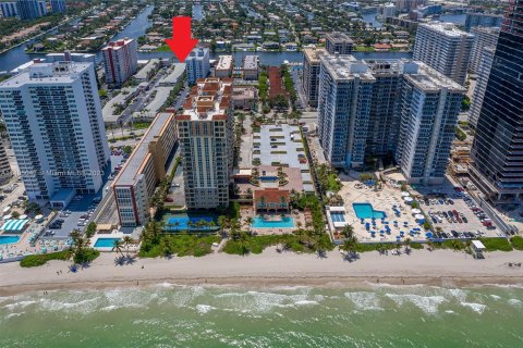 Condominio en venta en Hallandale Beach, Florida, 1 dormitorio, 83.61 m2 № 869739 - foto 26