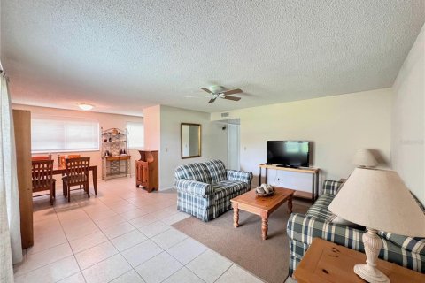 Condo in Vero Beach, Florida, 2 bedrooms  № 1337704 - photo 1