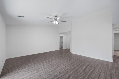 House in Port Charlotte, Florida 3 bedrooms, 156.08 sq.m. № 530034 - photo 4