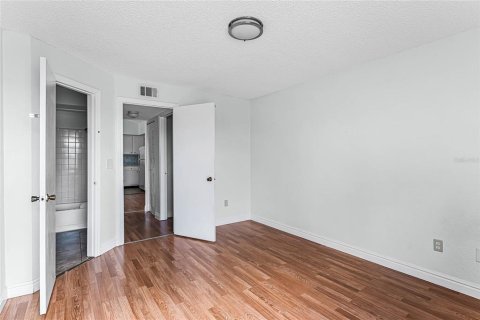 Condo in Orlando, Florida, 2 bedrooms  № 1303151 - photo 17