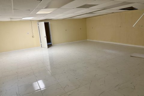 Propiedad comercial en alquiler en Jacksonville, Florida, 222.41 m2 № 768367 - foto 2