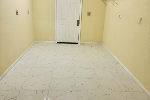 Immobilier commercial à louer à Jacksonville, Floride: 222.41 m2 № 768367 - photo 7