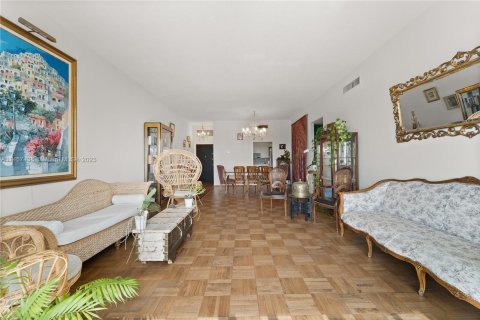Condominio en venta en Bay Harbor Islands, Florida, 2 dormitorios, 152.36 m2 № 730378 - foto 5
