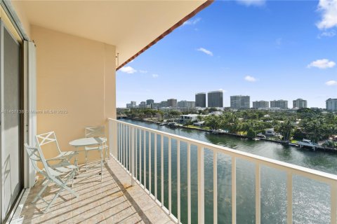 Condominio en venta en Bay Harbor Islands, Florida, 2 dormitorios, 152.36 m2 № 730378 - foto 10