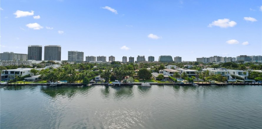 Condominio en Bay Harbor Islands, Florida, 2 dormitorios  № 730378