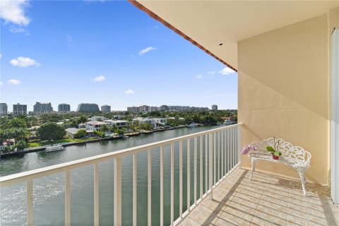 Condominio en venta en Bay Harbor Islands, Florida, 2 dormitorios, 152.36 m2 № 730378 - foto 12