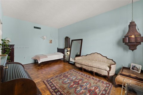 Condominio en venta en Bay Harbor Islands, Florida, 2 dormitorios, 152.36 m2 № 730378 - foto 19