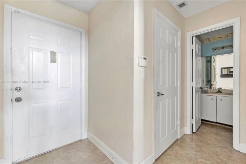 Touwnhouse à vendre à Margate, Floride: 3 chambres, 128.76 m2 № 980277 - photo 10