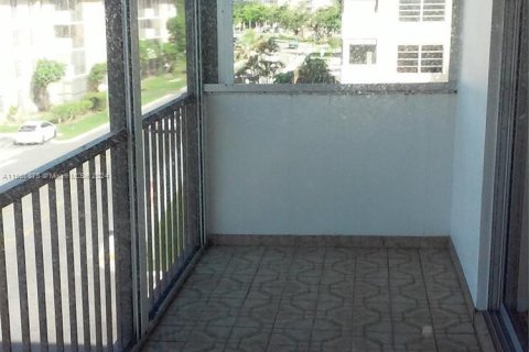 Condominio en venta en Lauderhill, Florida, 2 dormitorios, 94.39 m2 № 1095231 - foto 8