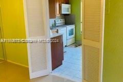 Condo in Lauderhill, Florida, 2 bedrooms  № 1095231 - photo 4