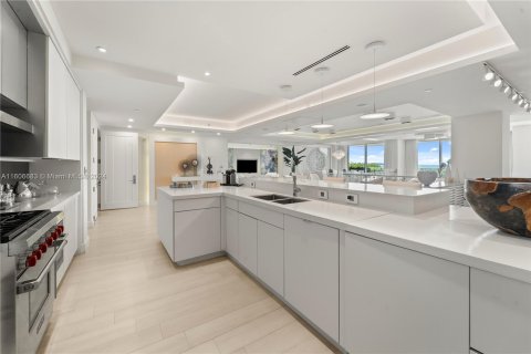 Condominio en venta en Miami Beach, Florida, 5 dormitorios, 525.36 m2 № 1232459 - foto 14