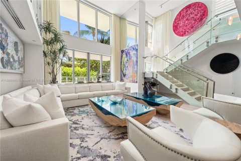 Condominio en venta en Miami Beach, Florida, 5 dormitorios, 525.36 m2 № 1232459 - foto 1