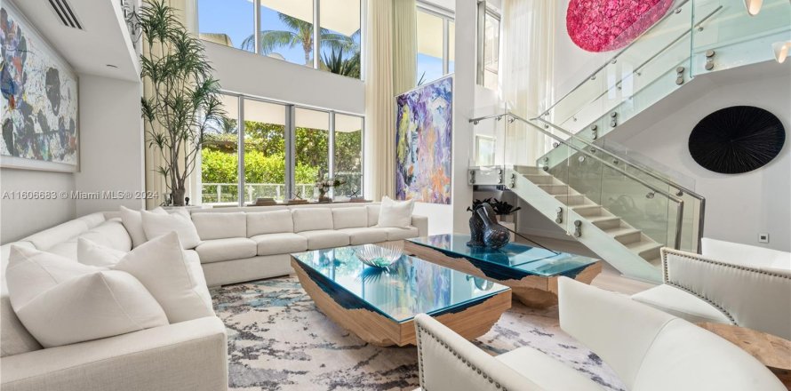 Condo in Miami Beach, Florida, 5 bedrooms  № 1232459