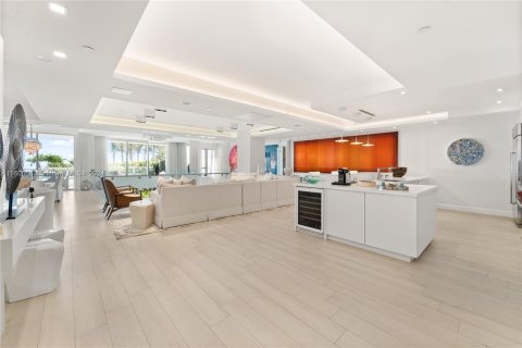 Condominio en venta en Miami Beach, Florida, 5 dormitorios, 525.36 m2 № 1232459 - foto 13