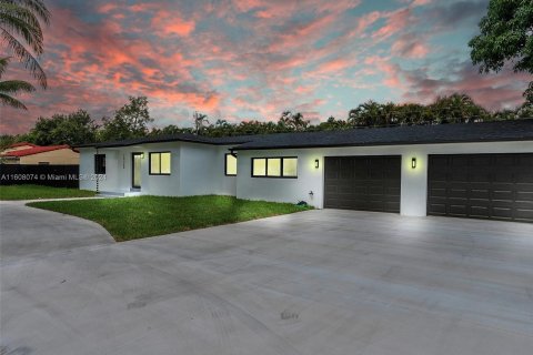 House in Miami, Florida 3 bedrooms, 150.5 sq.m. № 1232460 - photo 1