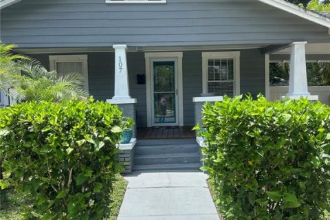 Casa en venta en Tampa, Florida, 3 dormitorios, 125.98 m2 № 1300317 - foto 1