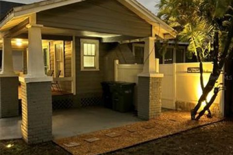 House in Tampa, Florida 3 bedrooms, 125.98 sq.m. № 1300317 - photo 29